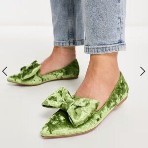 ASOS DESIGN (Wide Fit) Lake bow pointed ballet flats in green, Size 9W